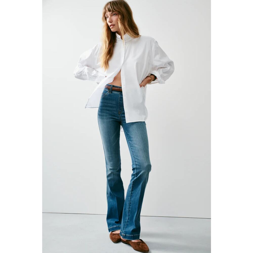 SPANX SPANXshape EveryWear Flare Jeans in Vintage Indigo Size Medium